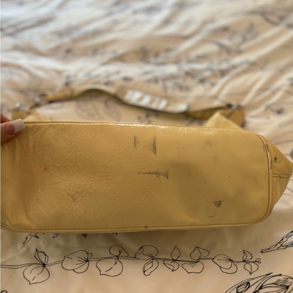 Coach Signature Patent Leather Shoulder Bag Cream Yellow - Picture 8 of 8